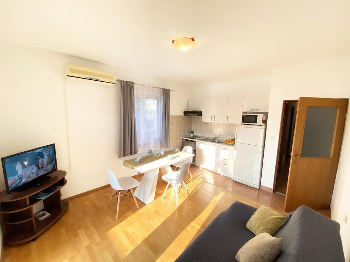 Apartments Saric Biograd Na Moru Exterior photo